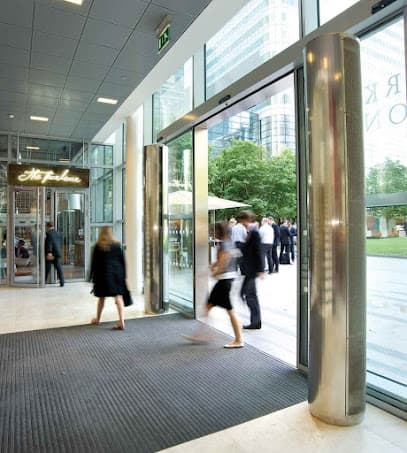 Entrance Group foto 3