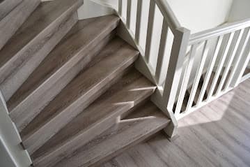 Downstairs Traprenovatie foto 1